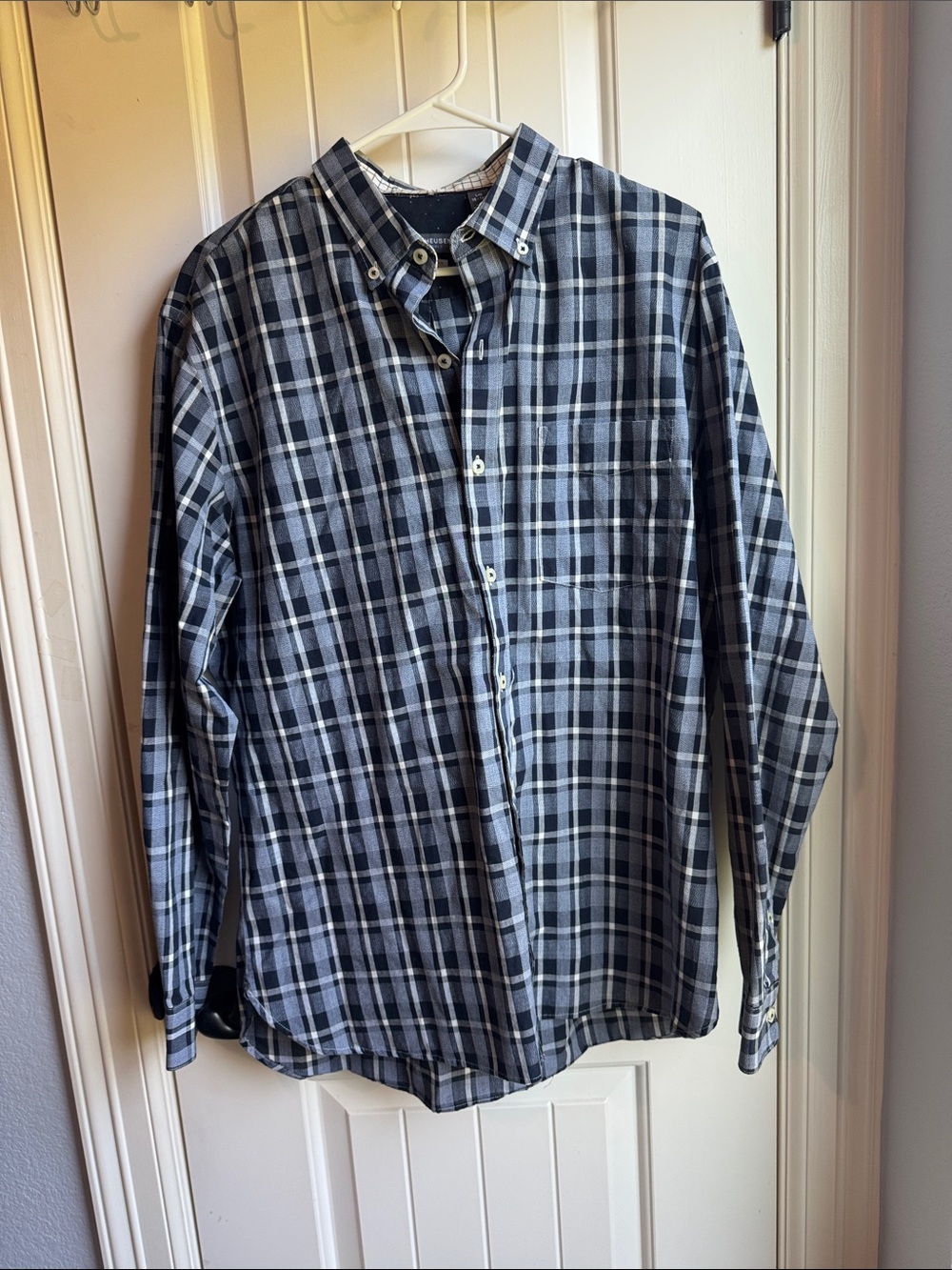 Men’s long sleeved dress shirt